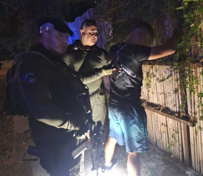 פלסטינים שנתפסו אתמול באשדוד. צילום: דוברות המשטרה