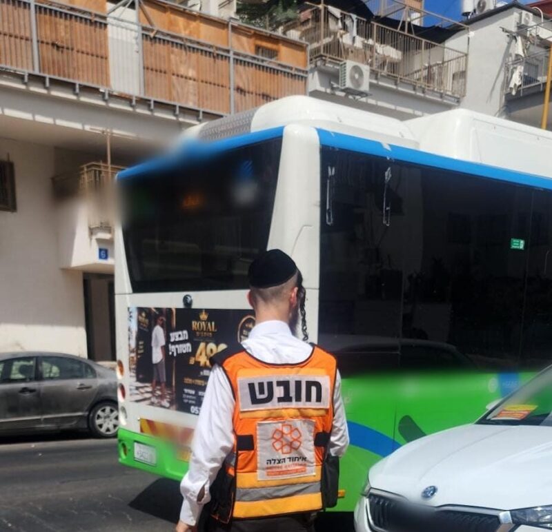 זירת התאונה ברחוב הצבעוני. צילום: איחוד הצלה