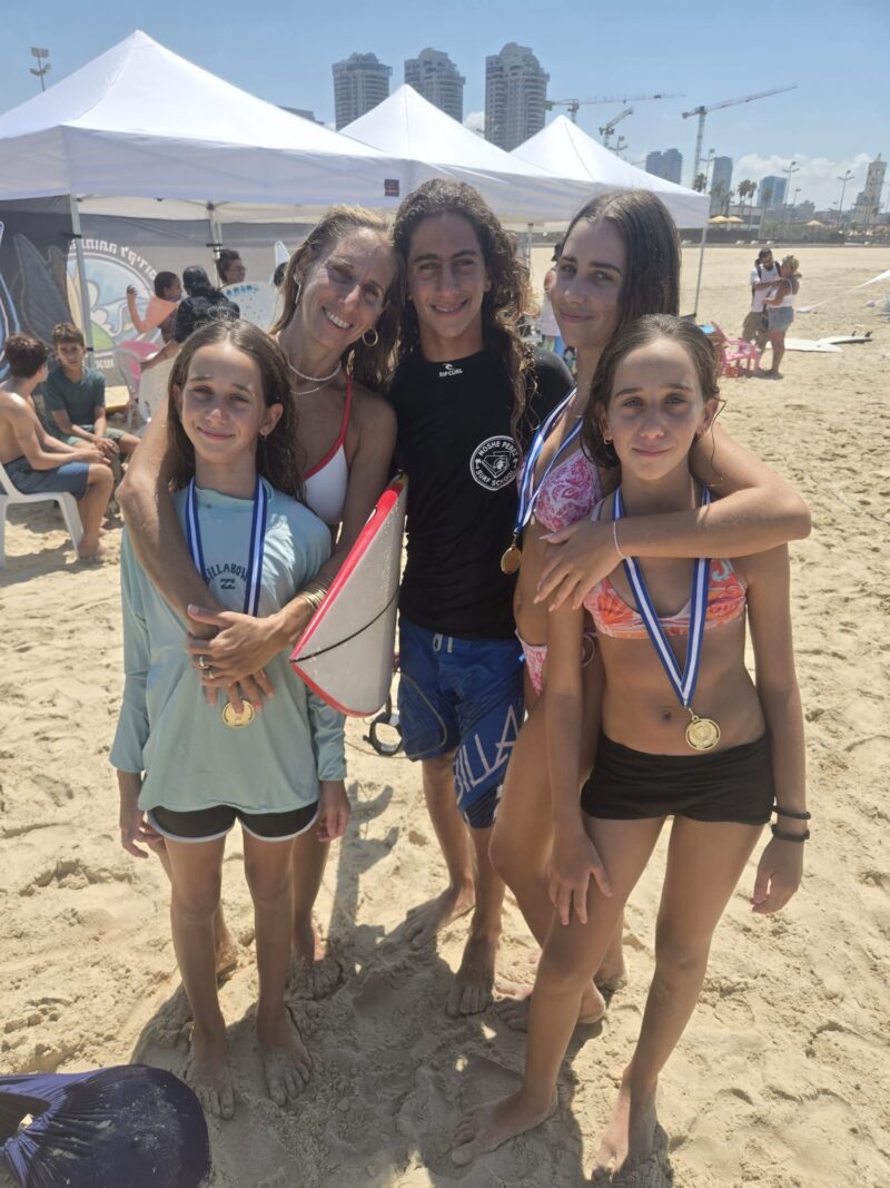 תחרות גלישה לזכר איתי מור ז"ל. צילום: אבי רוקח, העמותה לקידום הגלישה באשדוד