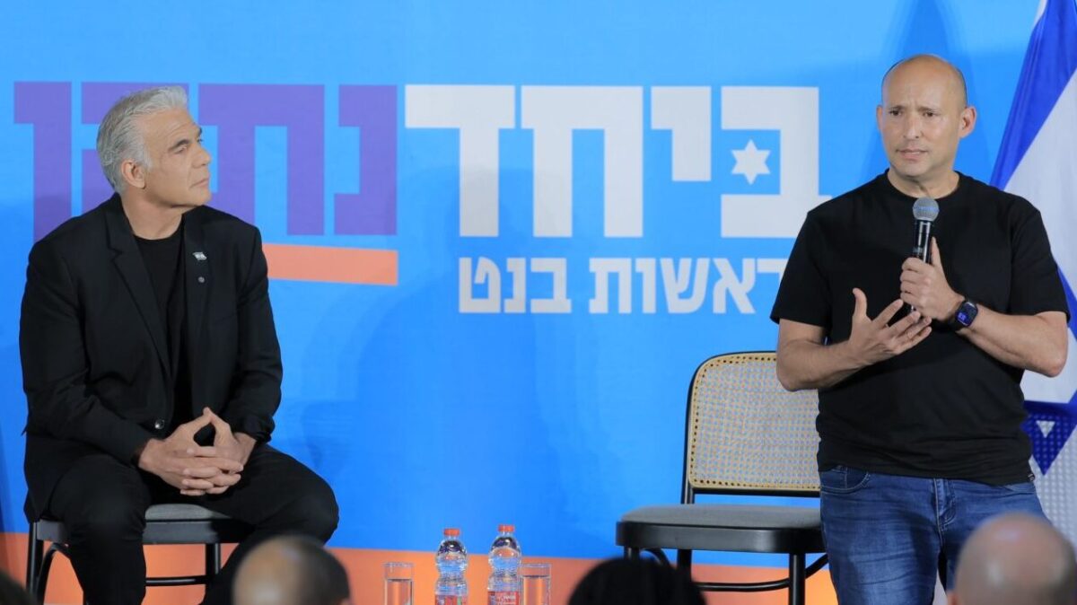נפתלי בנט ויאיר לפיד באשדוד. צילום: עוז שכטר