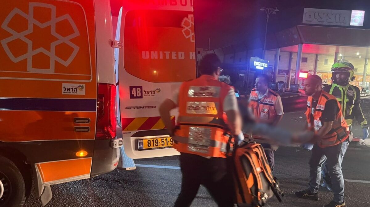 זירת התאונה בשד' בן גוריון. צילום: איחוד הצלה