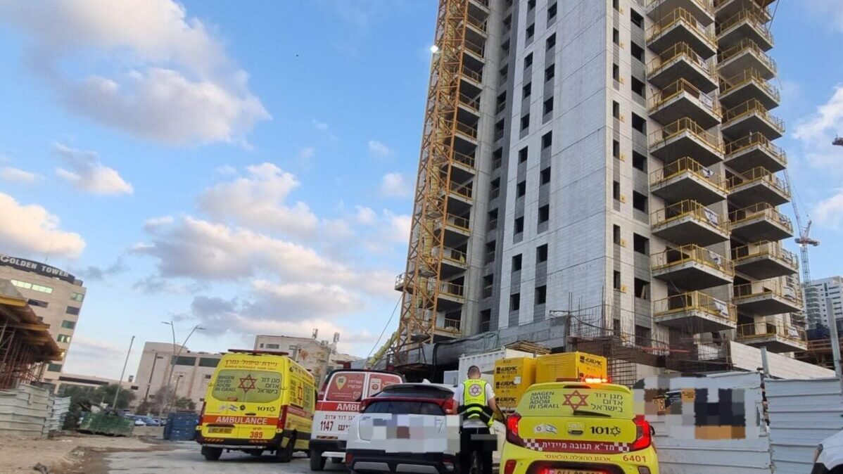 זירת התאונה ברחוב הרצל. צילום: הצלה דרום