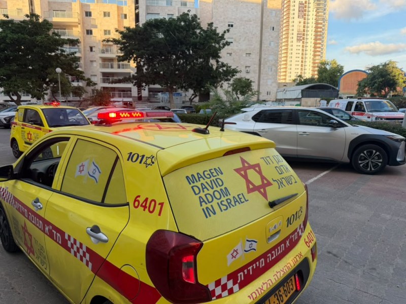 בת 70 נפלה מגובה באשדוד: סובלת מחבלות בראש